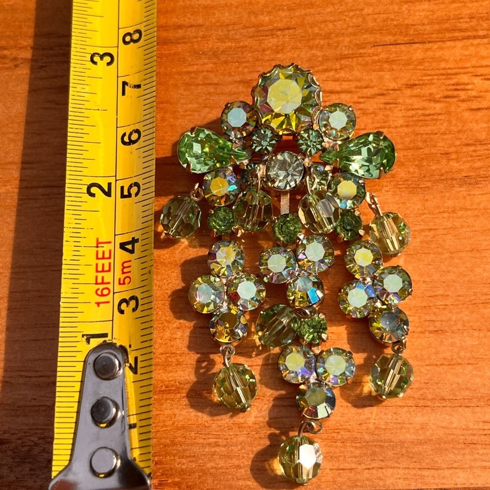 VINTAGE AURORA BOREALIS GREEN RHINESTONE brooch. Rare. Juliana? - Picture 8 of 9